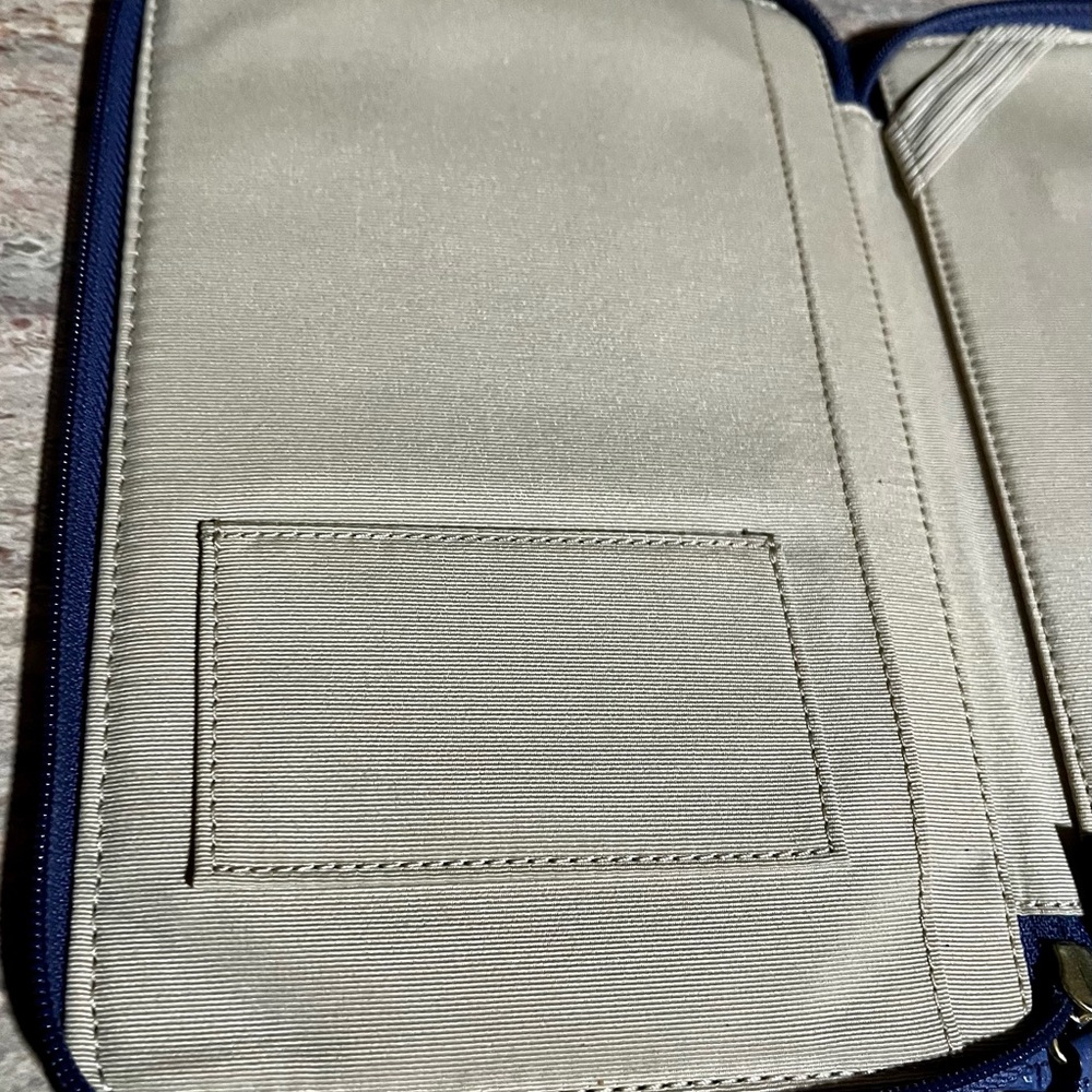 Coach Signature Poppy Kingsley Plaid Zip Round Tablet Sleeve with pocket inside - Picture 7 of 13